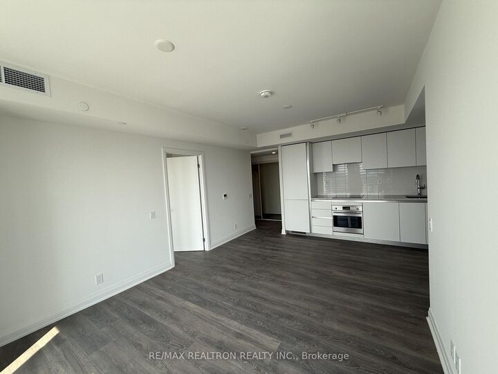 Photo de la propriété: 25 Frederick Todd Way 910 ON M4G 0C9