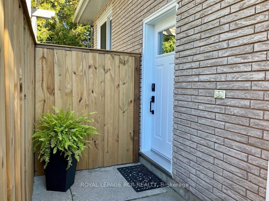 Property Photo:  18 Watts Crescent  ON L9Y 4A5 