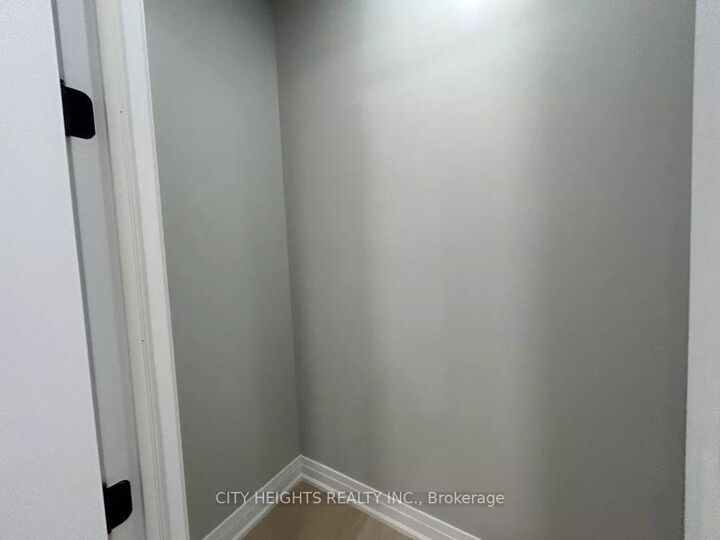 Property Photo:  10 Robins Avenue 3  ON L8H 4M7 