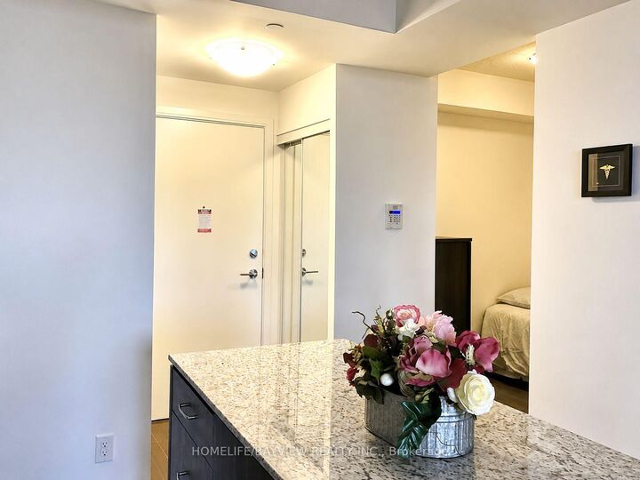 Property Photo:  9191 Yonge Street S 616  ON L4C 6Z2 