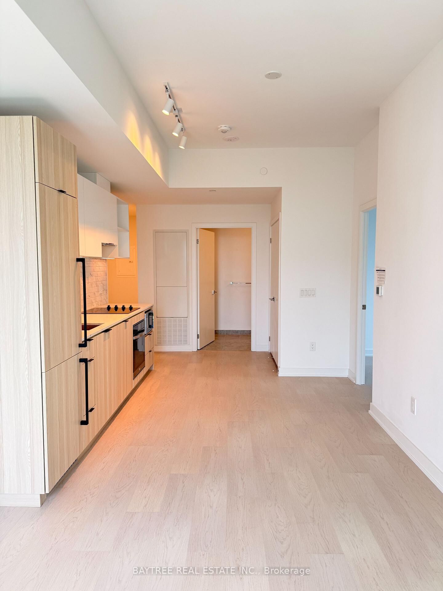 Property Photo: 252 Church Street 3111 ON M5B 0E6