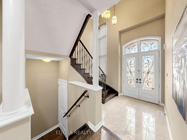 Property Photo: 88 Sweet Anna Court ON L6A 4E4