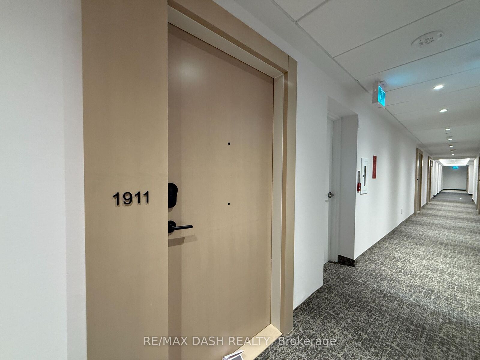 Property Photo:  280 Dundas Street W 1911  ON M5T 0E3 