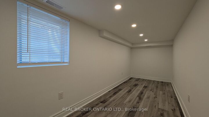 Property Photo:  1150 Woodbine Avenue Unit #4  ON M4C 4C9 