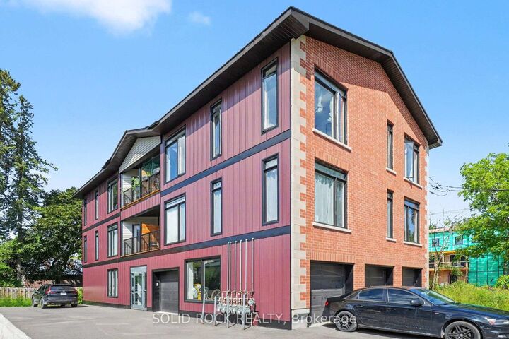 117 Drummond Street W — photo 1