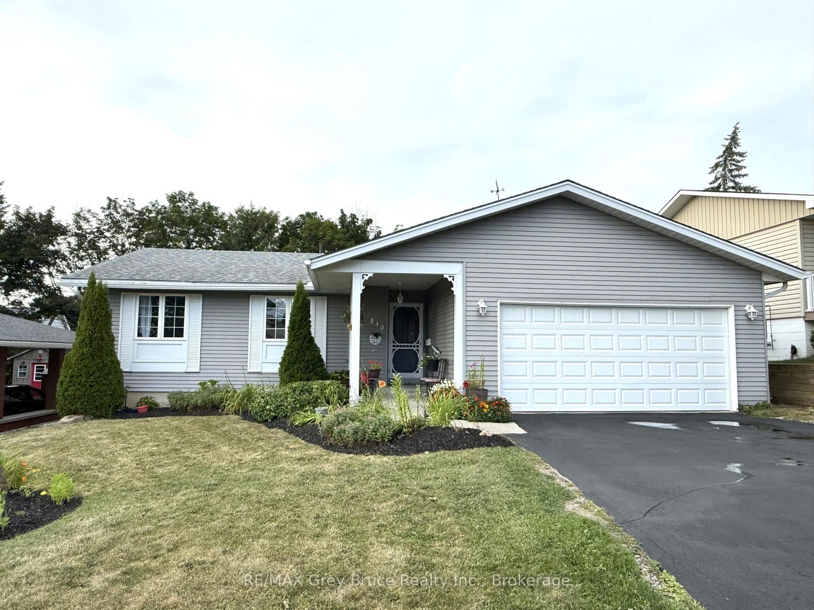 Property Photo: 840 4th Street E ON N4K 1B6