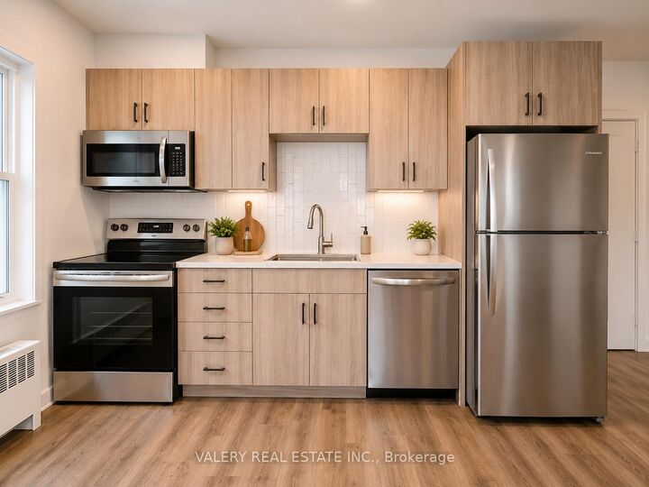 Property Photo:  155 King Street N 1903  ON N2J 0E8 