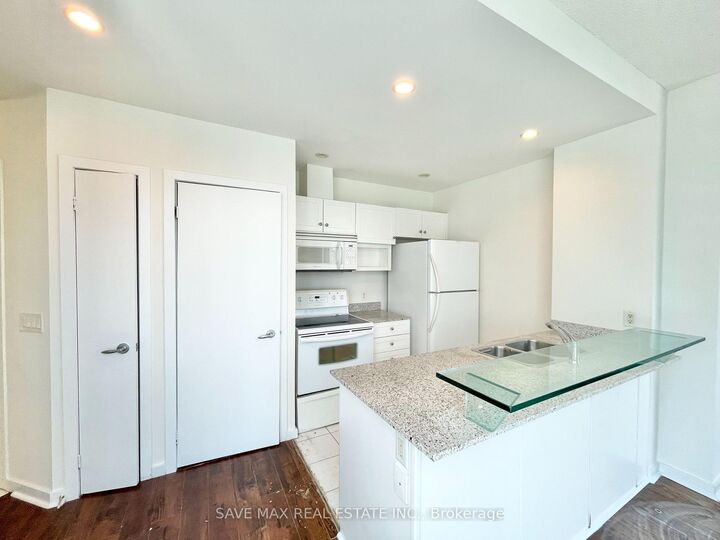 Property Photo:  208 Queens Quay W 2612  ON M5J 2Y5 