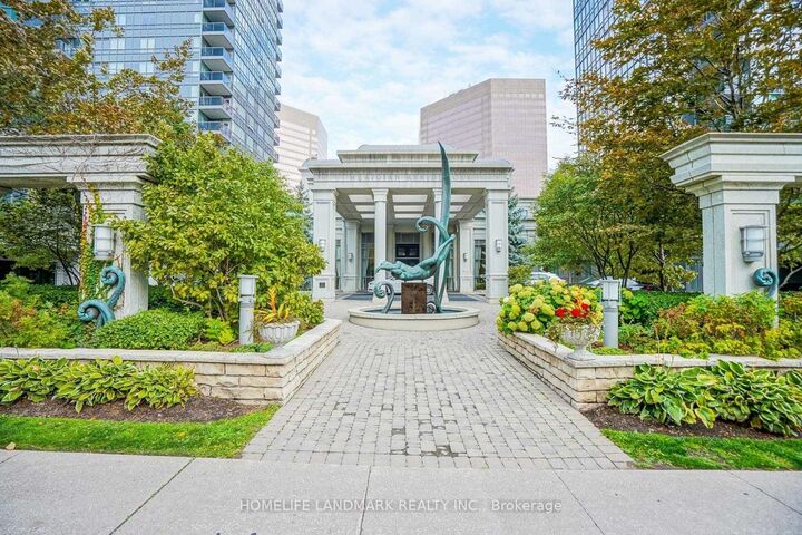 Photo de la propriété: 25 Greenview Avenue 828 ON M2M 0A5