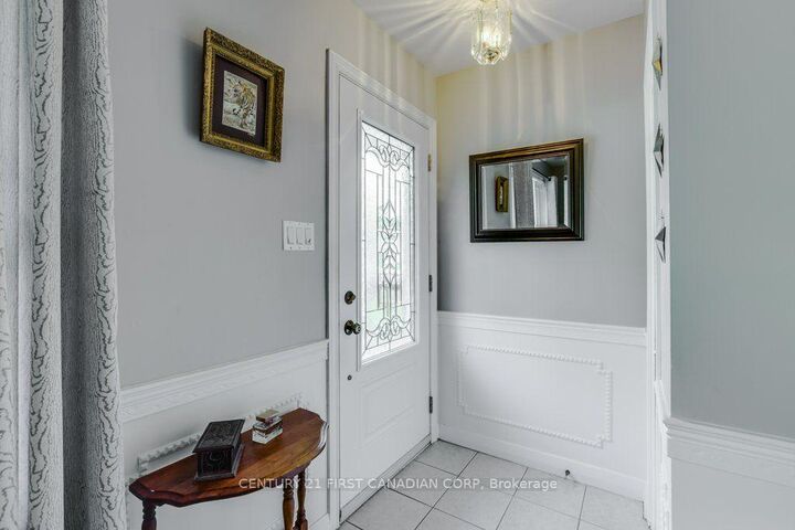 Property Photo: 62 Thorncrest Crescent ON N6J 1K3