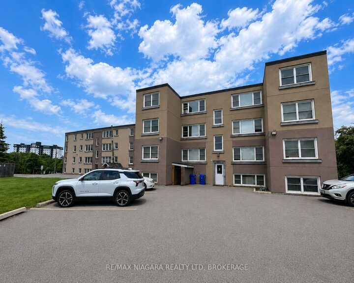 Property Photo:  143 Westchester Crescent 5  ON L2P 2N8 
