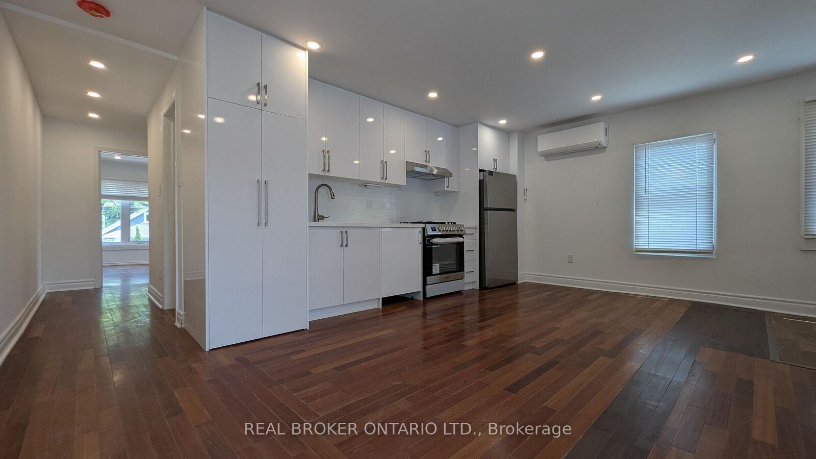 Property Photo:  1150 Woodbine Avenue Unit #3  ON M4C 4C9 