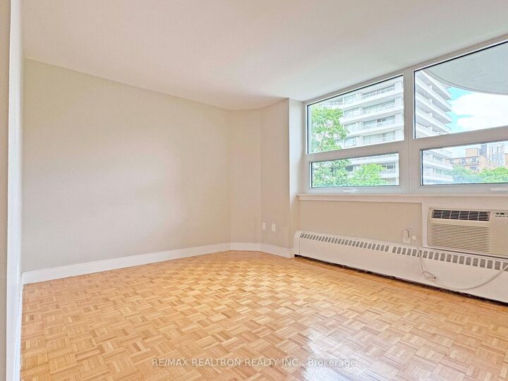 Property Photo:  485 Huron Street 206  ON M5R 2R5 