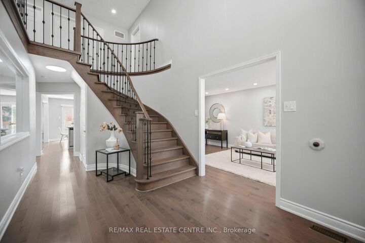 1558 Highbrook Avenue — photo 1