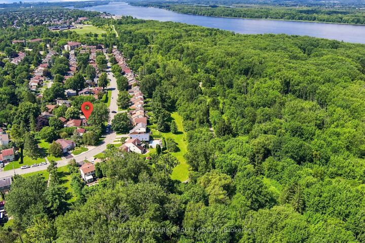 Property Photo: 932 Beauclaire Drive ON K1C 2J3