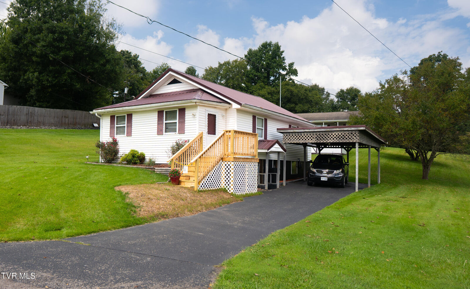 Property Photo: 806 Southwest Nash Street VA 24293