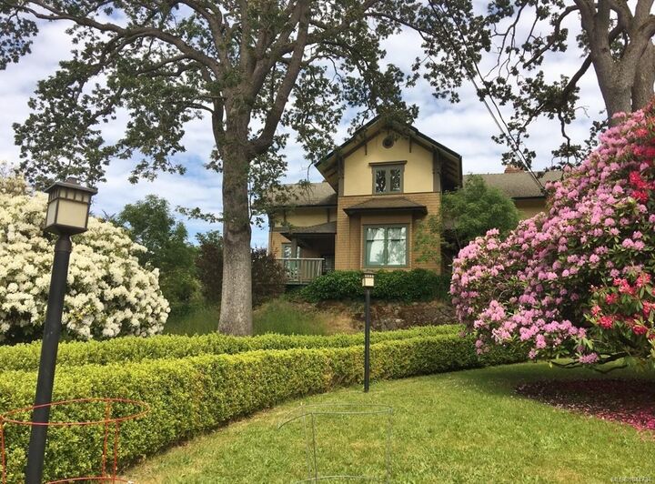 Property Photo:  601 Su'It St  BC V8V 4C4 