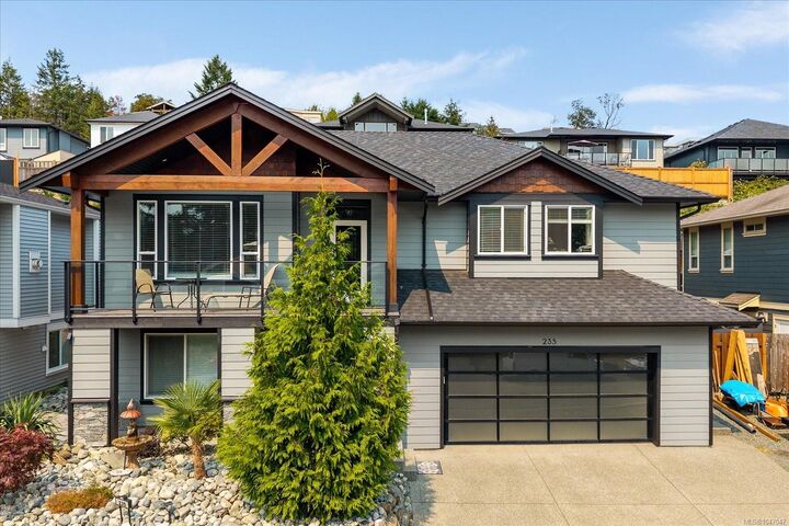 235 Golden Oaks Cres — photo 1