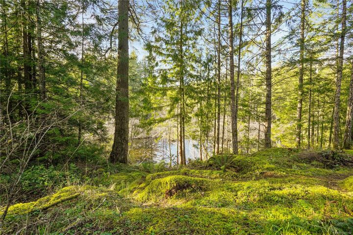Property Photo: 3383 Lakeridge Pl BC V9E 1C8