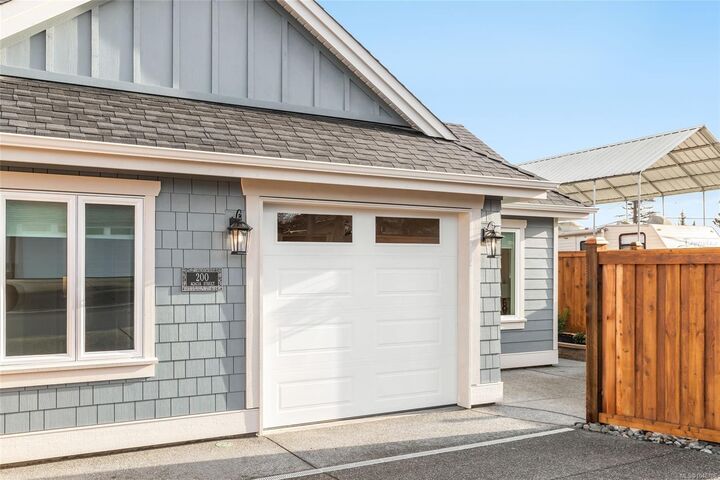 Property Photo: 408 Hummingbird Pl BC V9P 1K1