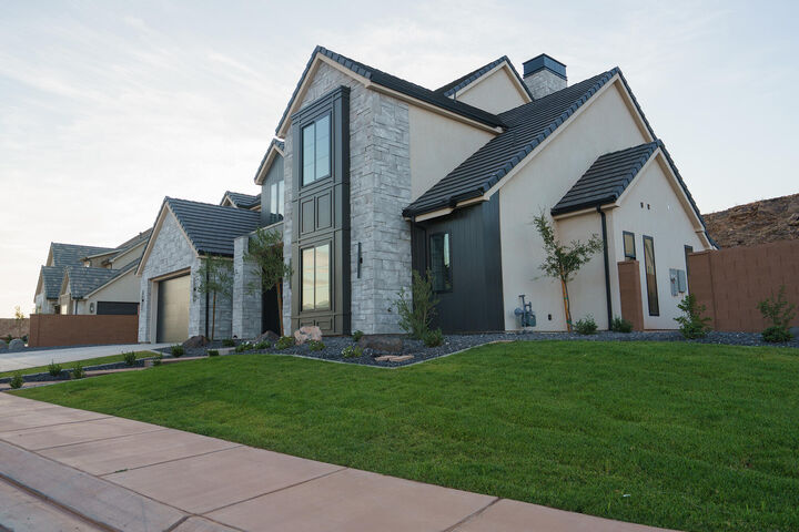 Property Photo:  3165 S Tallow Tree Dr  UT 84780 