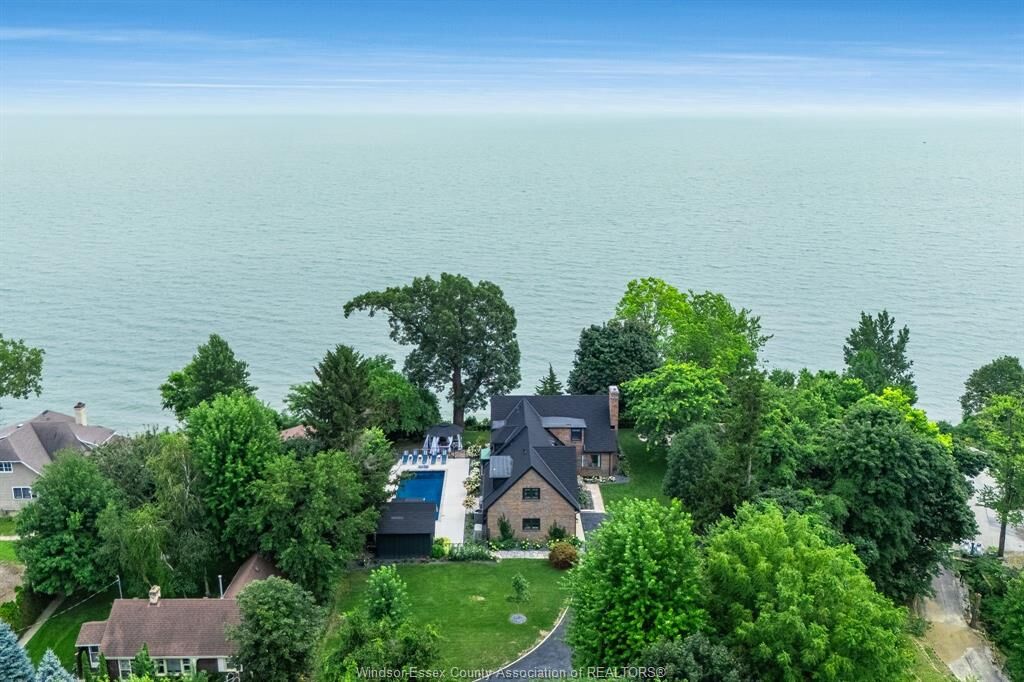Photo de la propriété: 24 Bayshore ON N8H 4A8