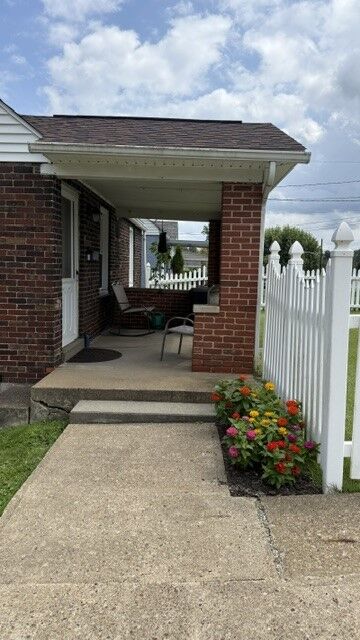 Property Photo: 156 Central Ave PA 15137