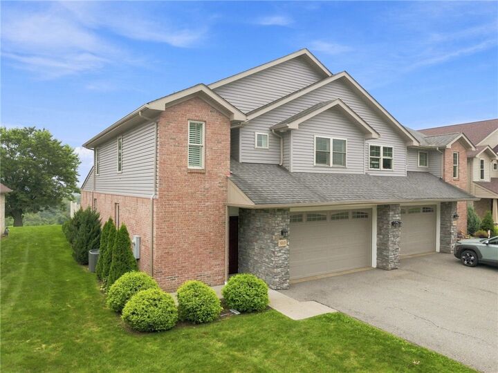 Property Photo:  1013 Westwood Lane  PA 15122 