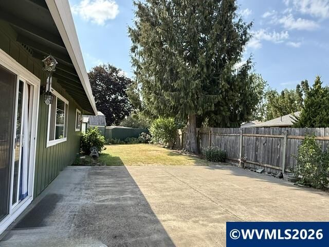 Property Photo: 665 Oak St OR 97325