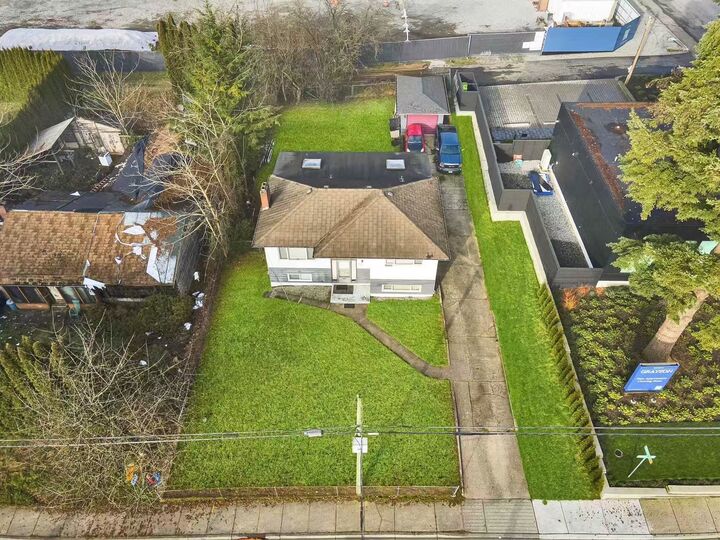 Property Photo: 607 Alderson Avenue BC V3K 1T4