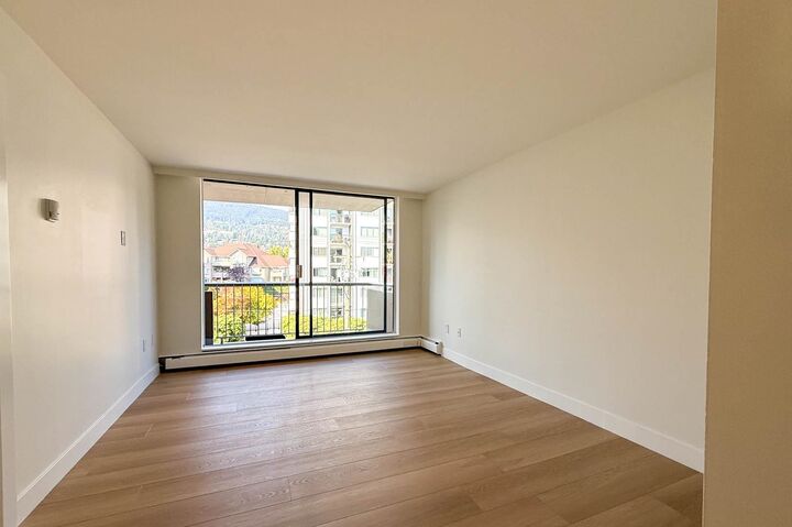 Property Photo:  2150 Bellevue 403  BC V7V 1C4 