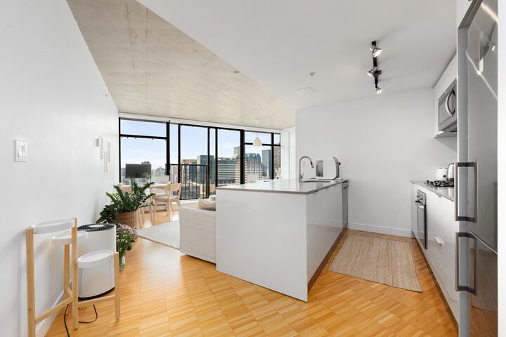 Property Photo: 128 W Cordova Street 2908 BC V6B 0E6