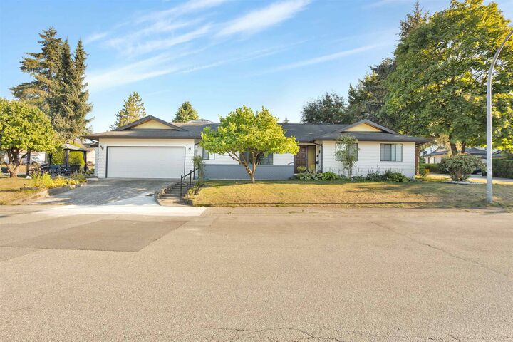 Property Photo: 20050 50A Avenue BC V3A 7H9
