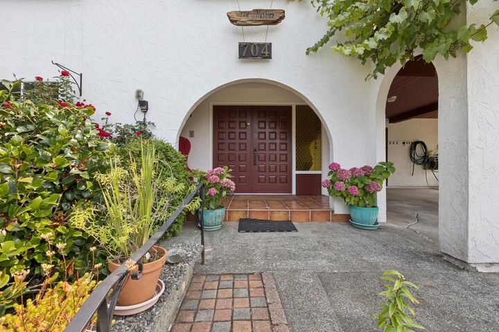Property Photo: 704 Maurelle Court BC V7R 2M1