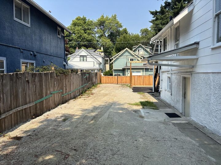 Property Photo:  135 W 12th Avenue  BC V5Y 1T6 