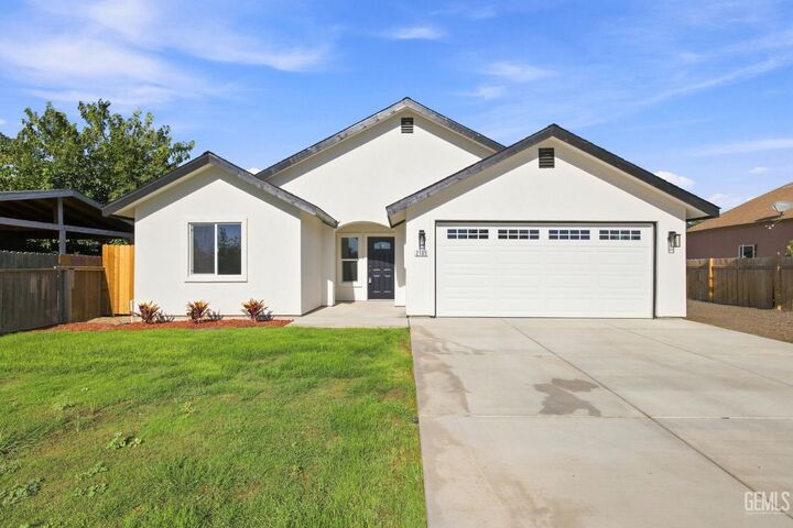 Property Photo: 2109 Mahoney Street CA 93307