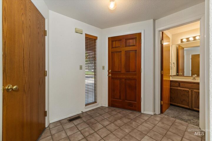 Property Photo:  906 N Benjamin Lane  ID 83704 