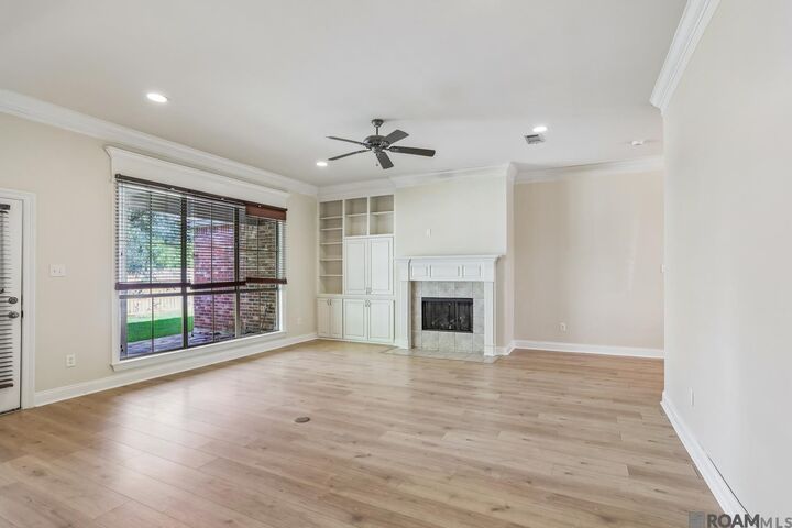 Property Photo: 5738 Parkknoll Place Dr LA 70816