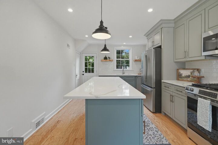 Property Photo:  800 Pleasant Hill Road  PA 19086 