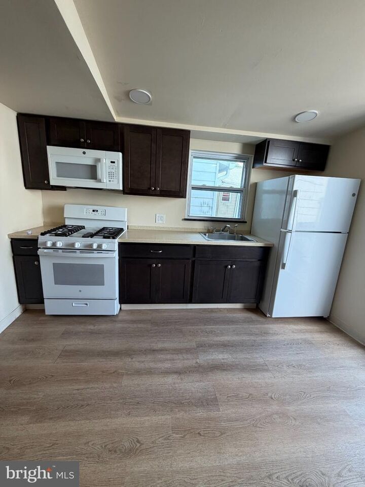 Property Photo:  227 E Broad 2  NJ 08016 