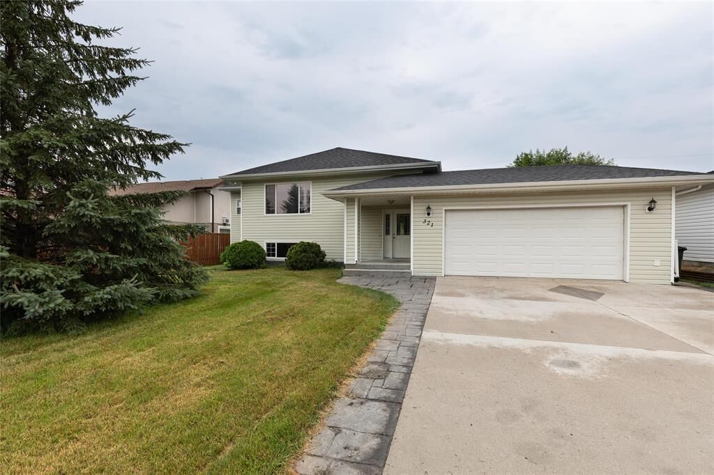 Property Photo:  321 Greentree Drive  MB R0A 0R0 