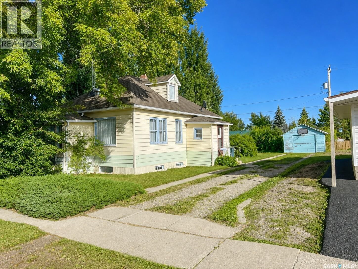 Property Photo:  214 1st Avenue E  SK S0J 0J0 
