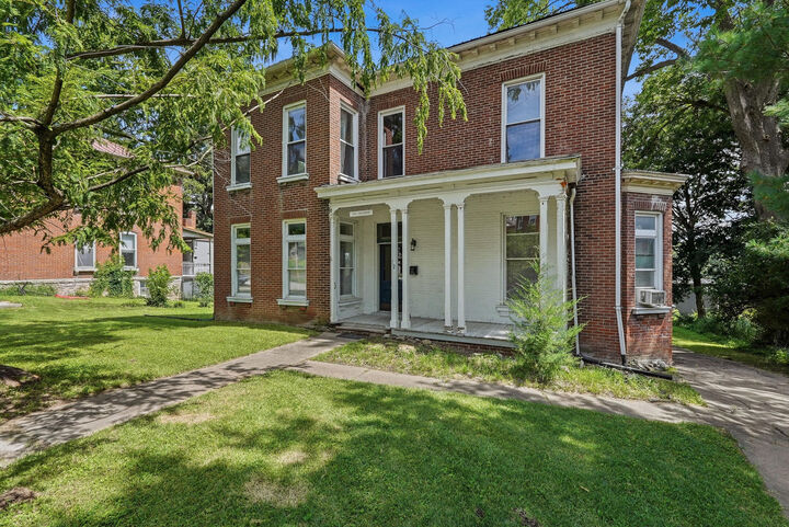 Property Photo:  712 6th St  MO 65233 