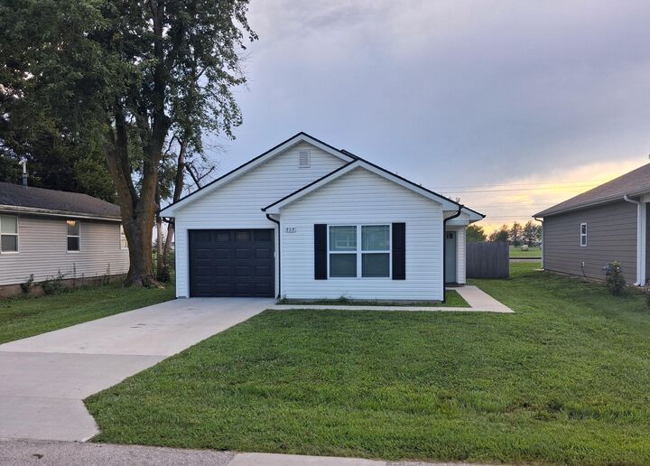 Property Photo:  717 S Central St  MO 65240 