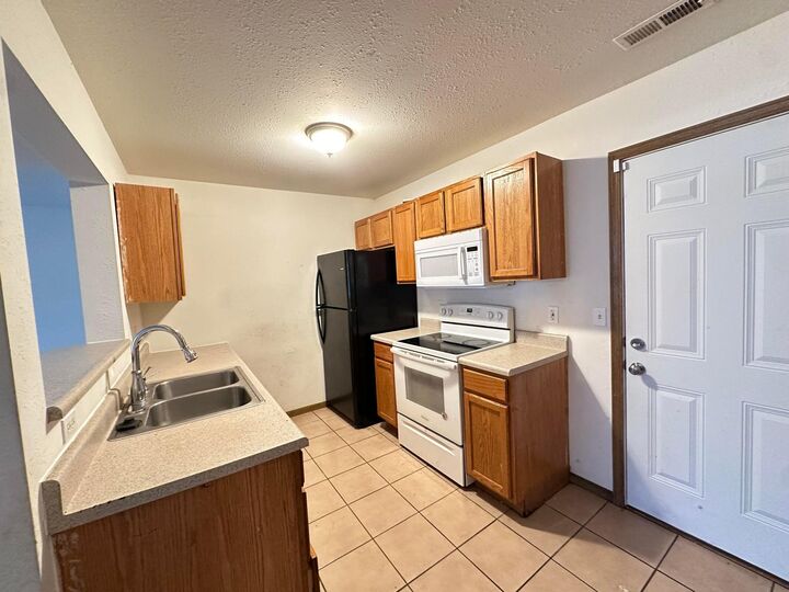 Property Photo: 1516 Raleigh Dr MO 65202