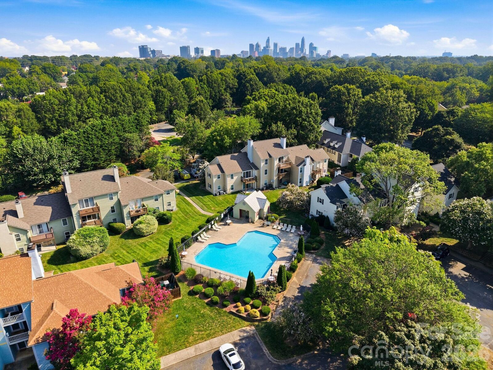 Property Photo:  3200 Selwyn Farms Lane 1  NC 28209 