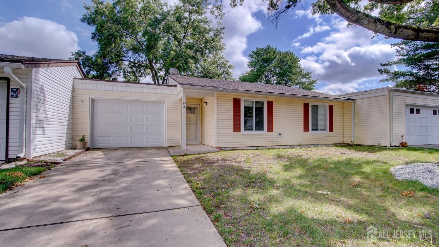 Property Photo:  94 Salix Plaza B  NJ 08831 