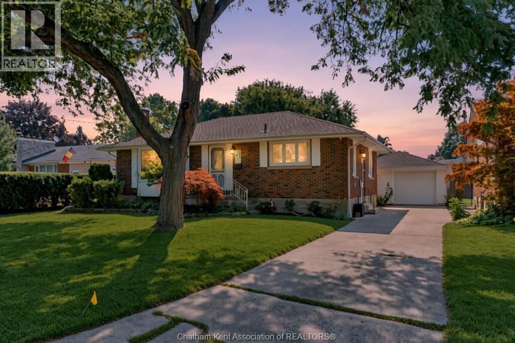 Property Photo:  176 Mercer Street  ON N7M 4B5 