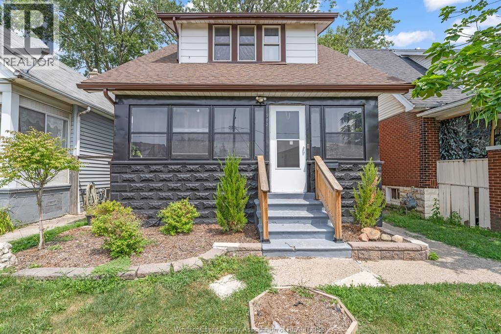 Property Photo:  982 Elm Avenue  ON N9A 5H5 