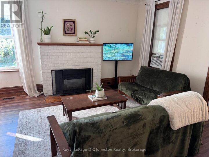 Property Photo:  43 Albert Street North  ON N0H 2L0 
